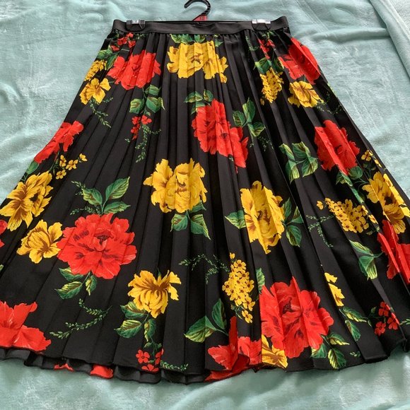 Pretty flower print design midi skirt size 12 UK / 40 EU - Picture 4 of 8
